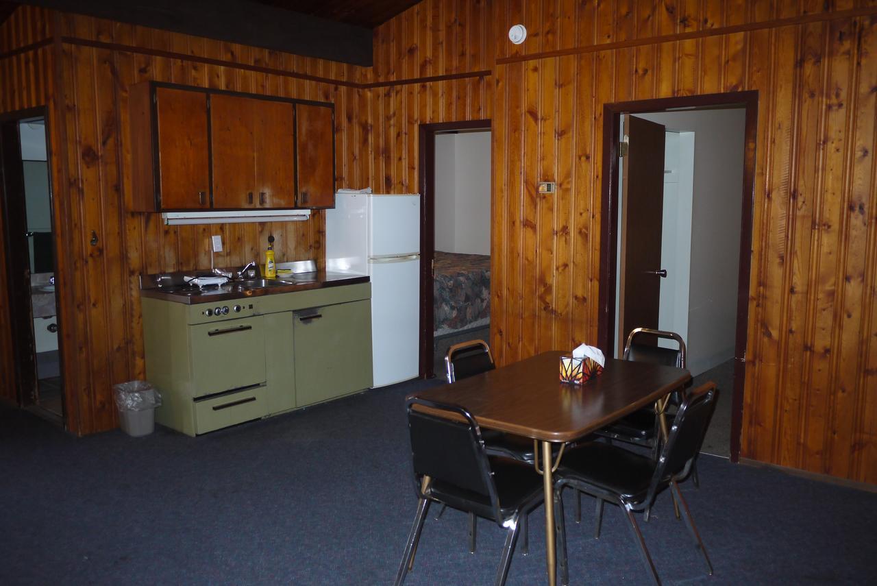 Pembina River Inn Entwistle Exterior photo